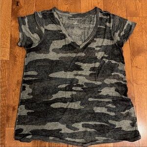 Lucky Brand Gray Camo V-Neck Tee 1XL Lightweight Thin Casual Camouflage Trendy